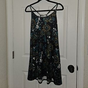 Chic Floral Sunburst Dress